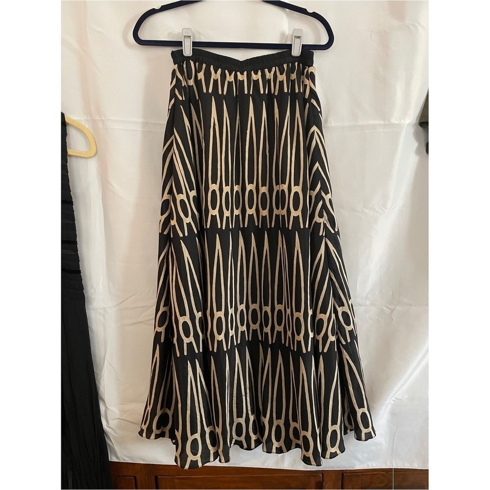 Anupamaa Silk Long Black and Cream Patterned Skirt Flowy